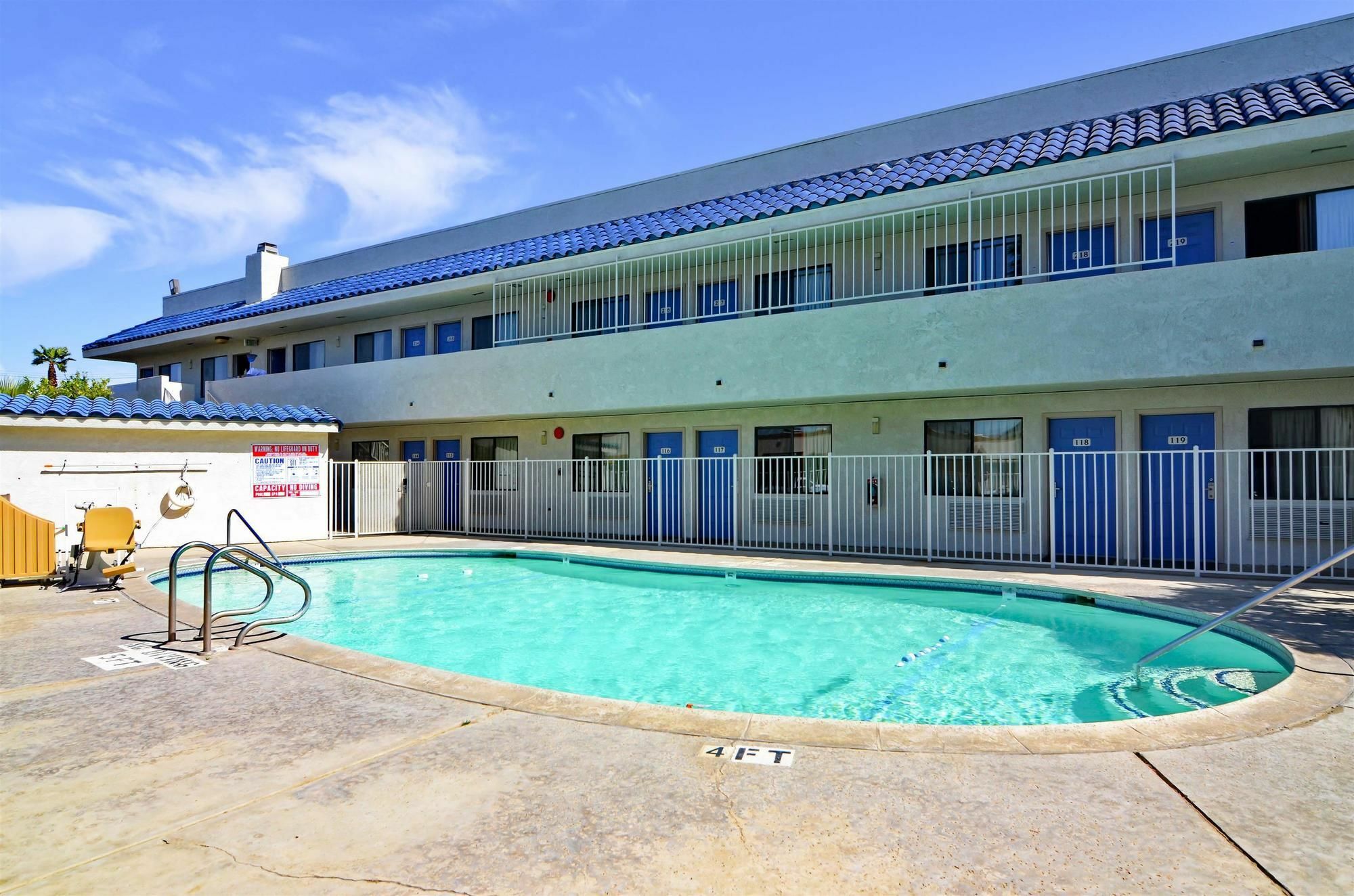 Motel 6-North Palm Springs, Ca - North Εξωτερικό φωτογραφία