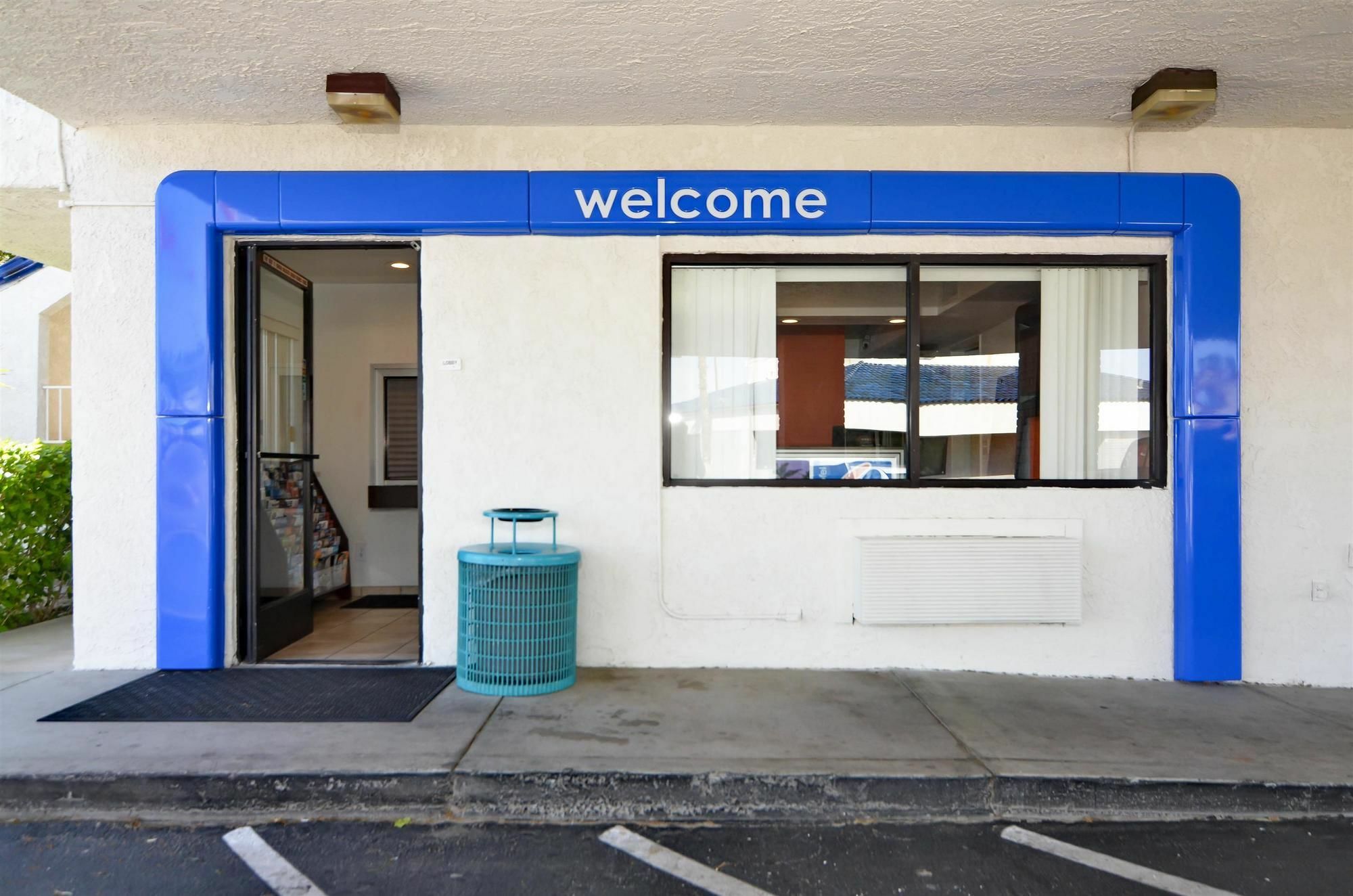Motel 6-North Palm Springs, Ca - North Εξωτερικό φωτογραφία