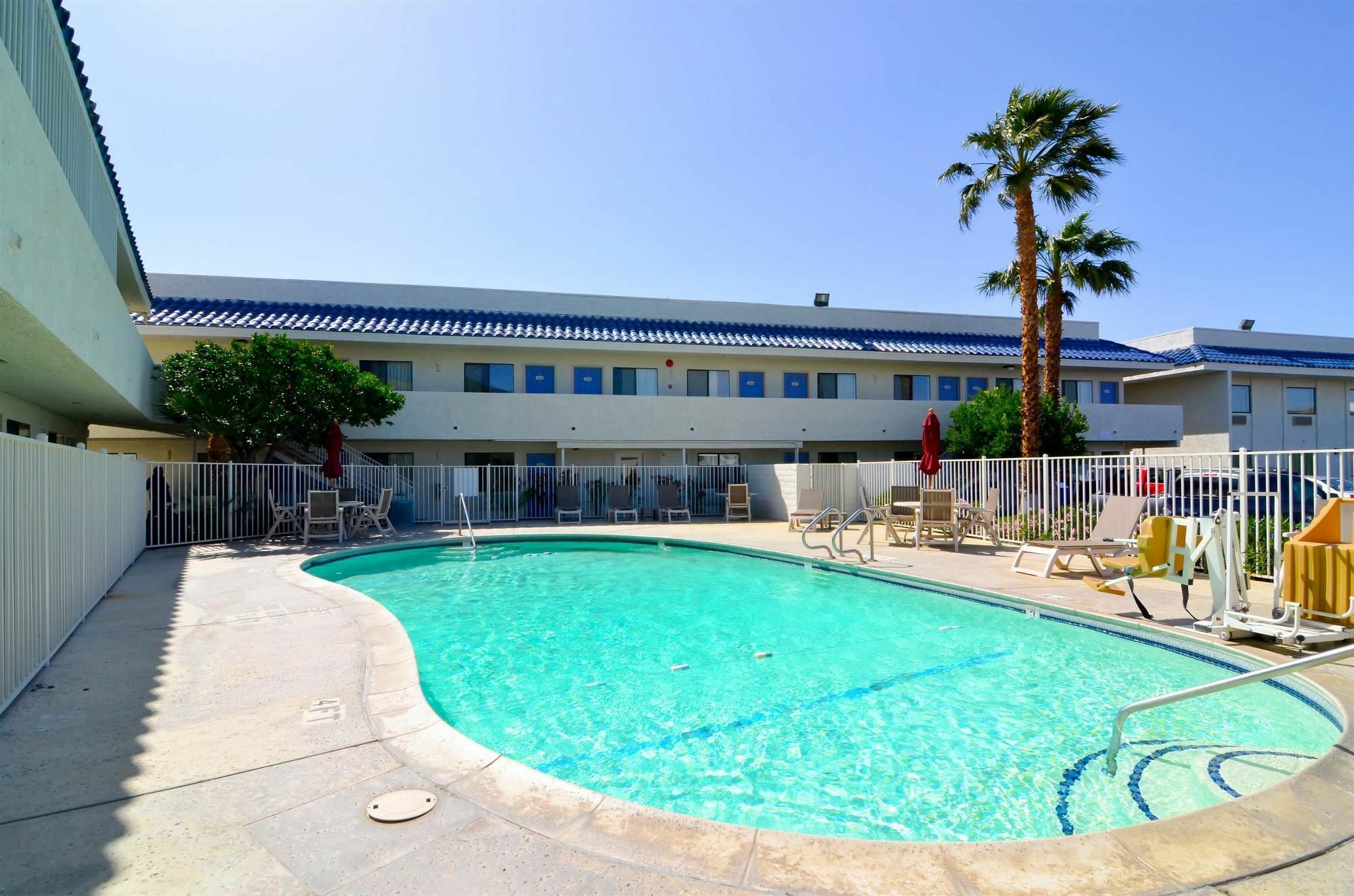 Motel 6-North Palm Springs, Ca - North Εξωτερικό φωτογραφία